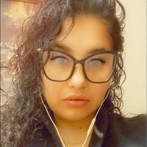 Meet your Posher, Eva